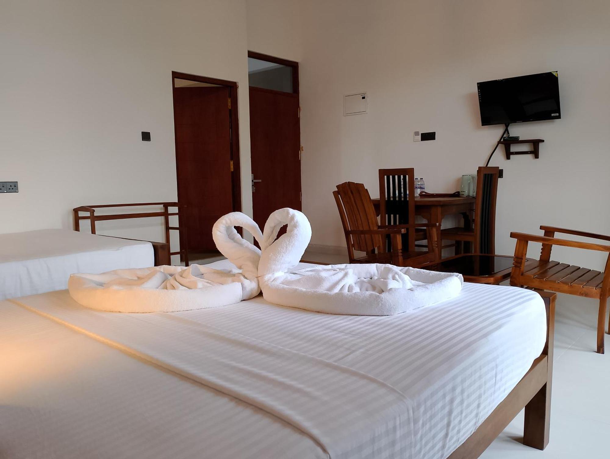 Malindu Yala Gate Hotel Tissamaharama Ngoại thất bức ảnh
