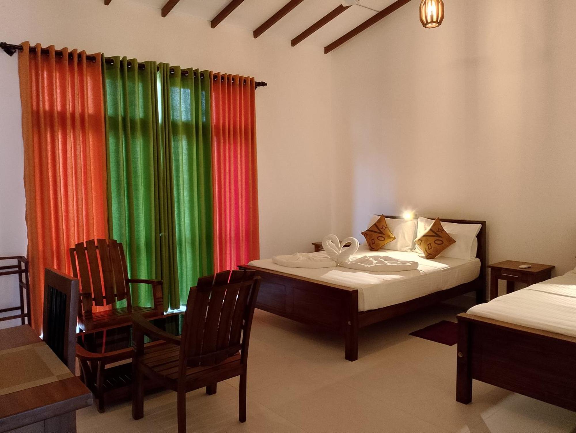 Malindu Yala Gate Hotel Tissamaharama Ngoại thất bức ảnh