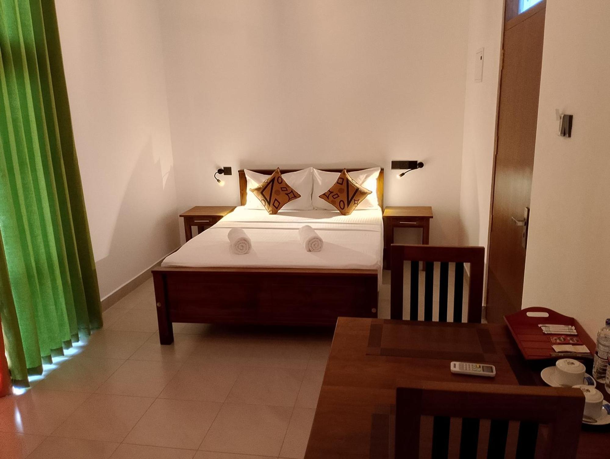 Malindu Yala Gate Hotel Tissamaharama Ngoại thất bức ảnh