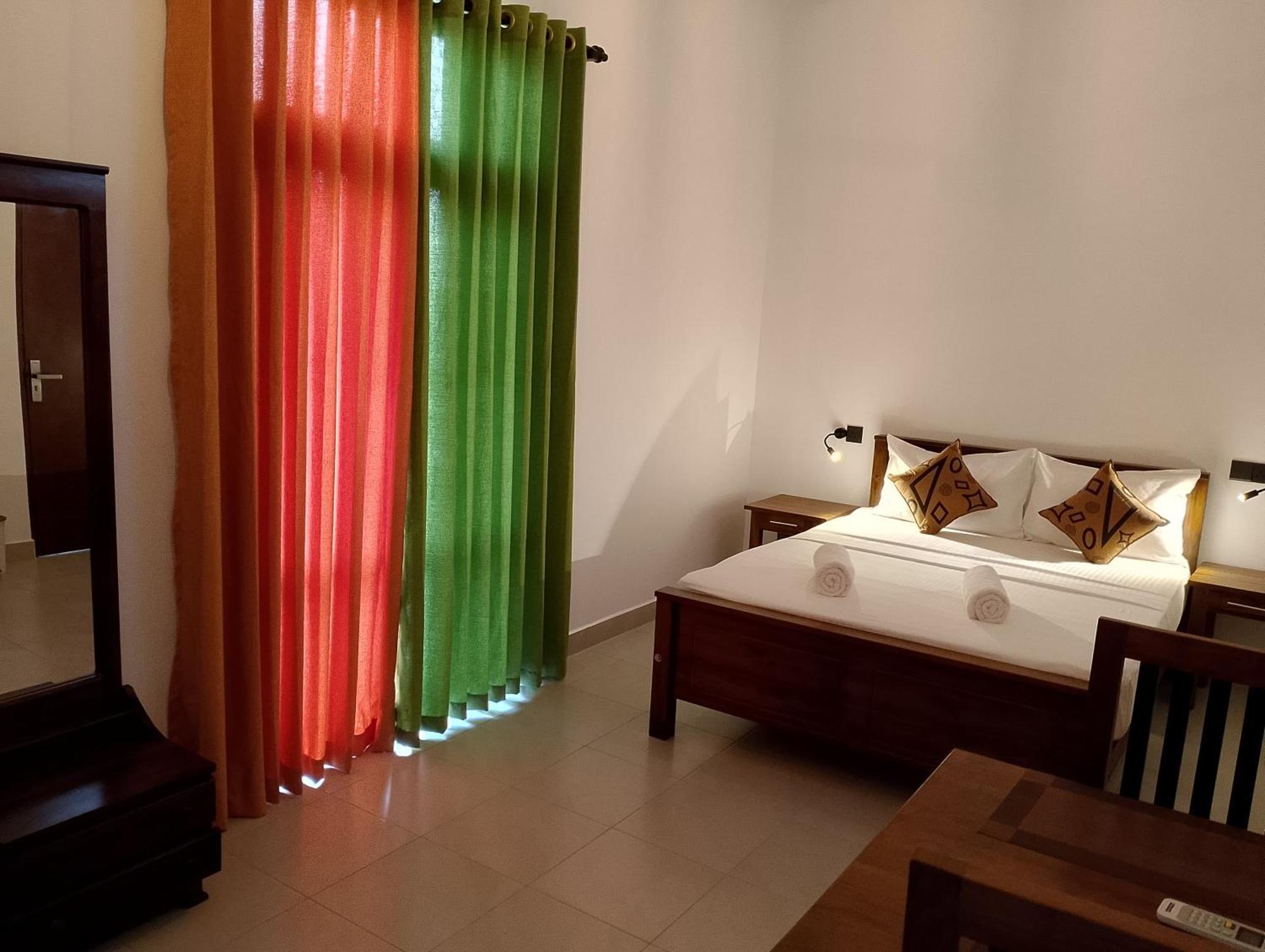 Malindu Yala Gate Hotel Tissamaharama Ngoại thất bức ảnh