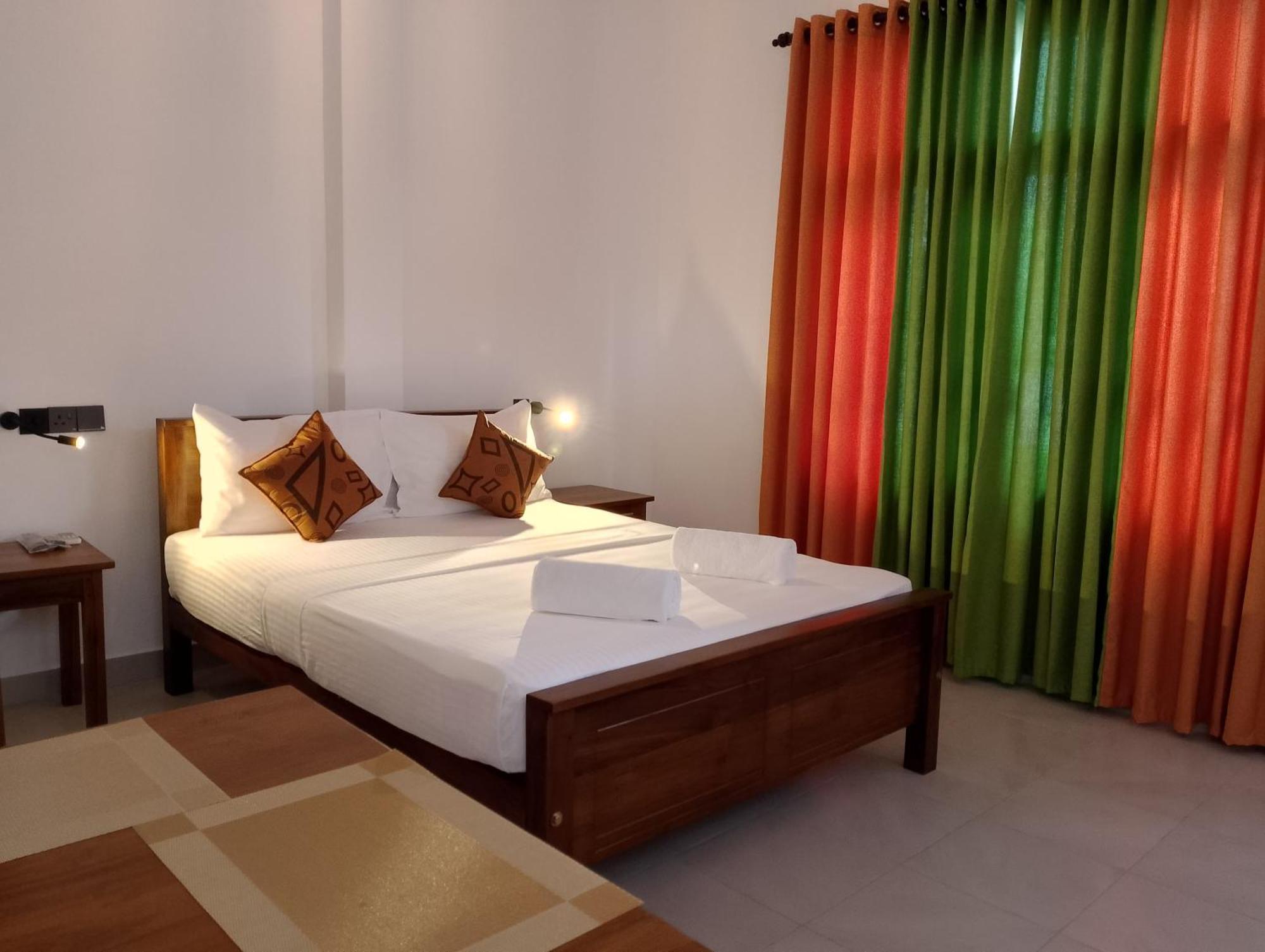 Malindu Yala Gate Hotel Tissamaharama Ngoại thất bức ảnh