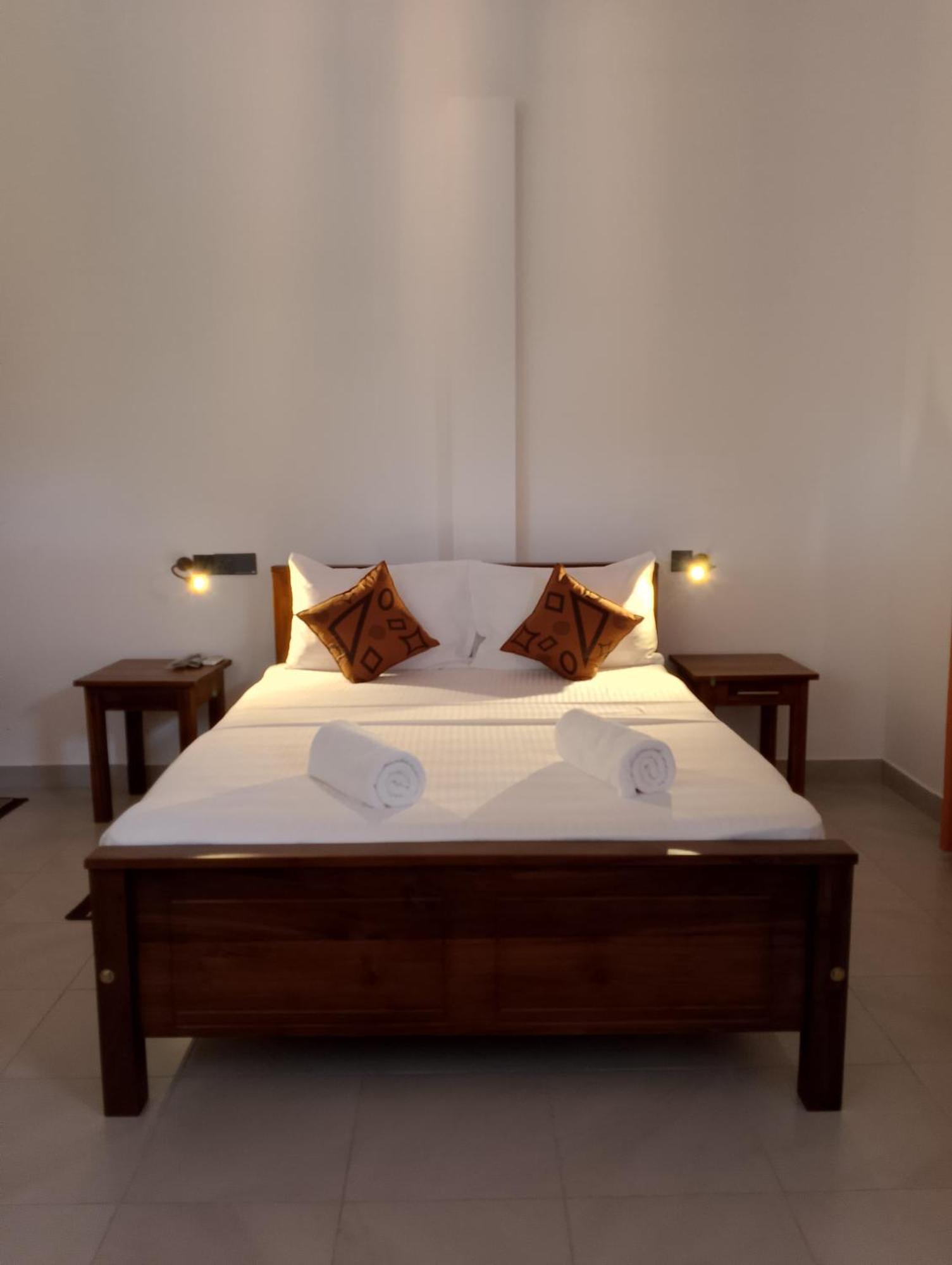 Malindu Yala Gate Hotel Tissamaharama Ngoại thất bức ảnh