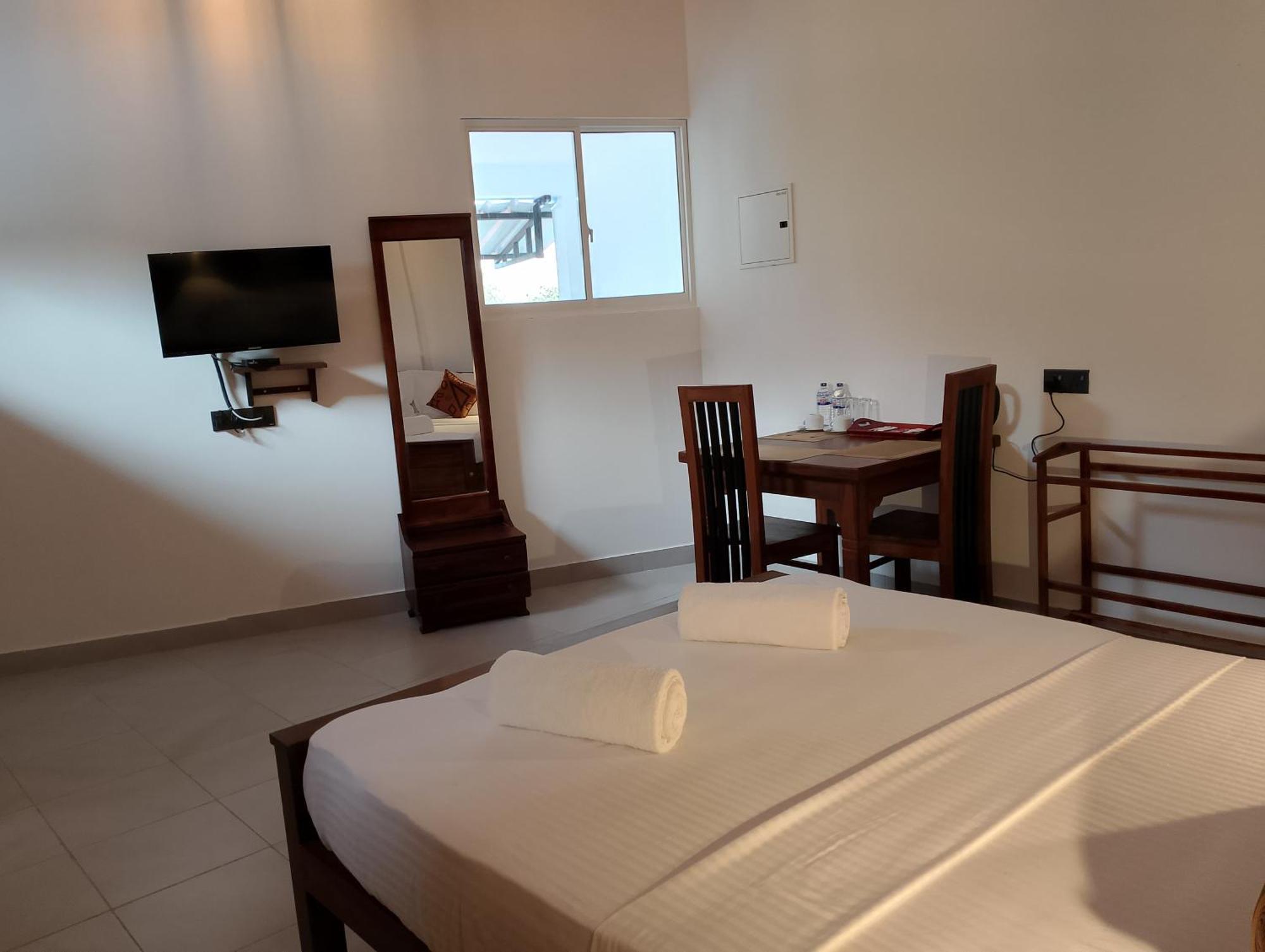 Malindu Yala Gate Hotel Tissamaharama Ngoại thất bức ảnh