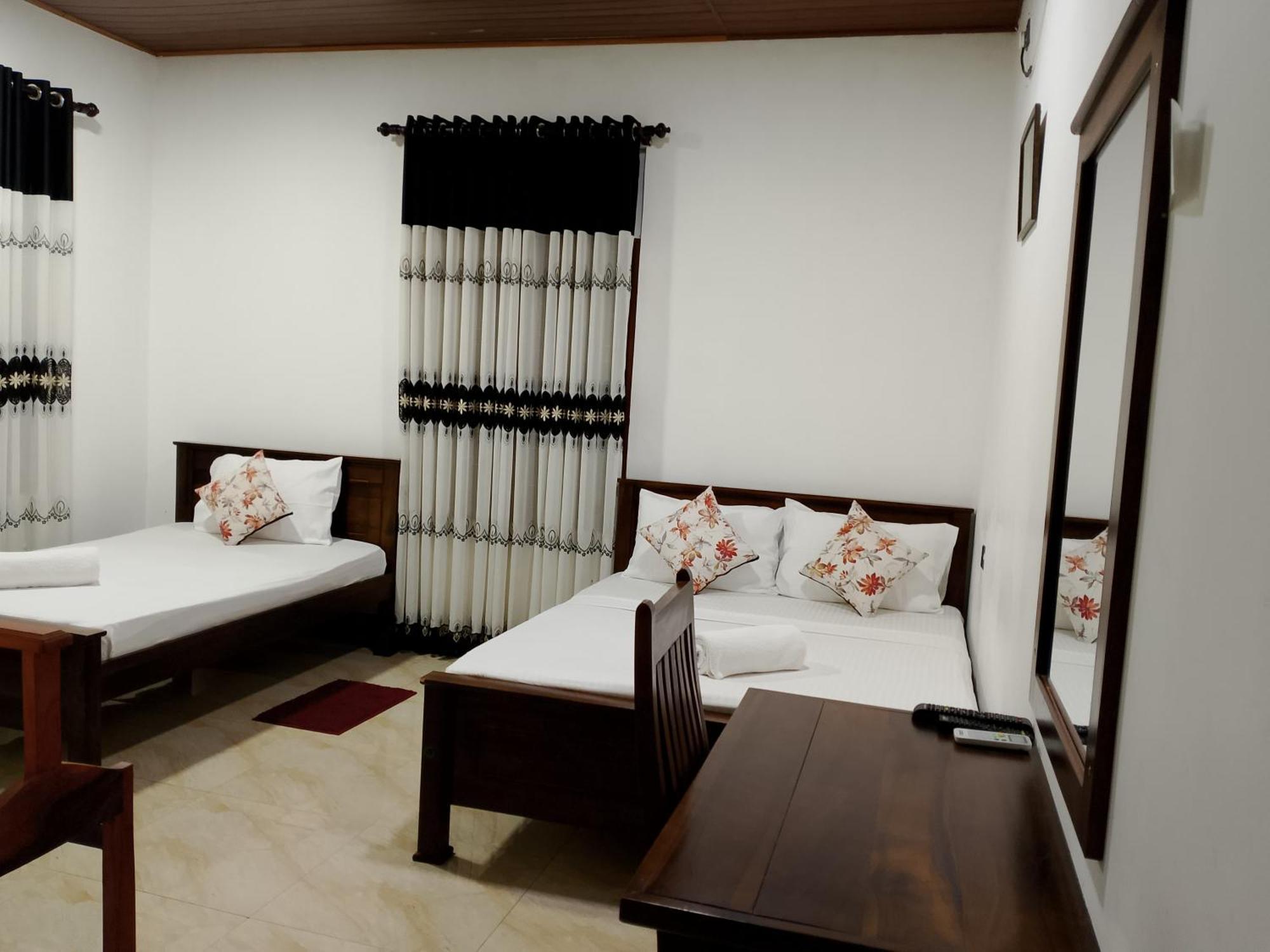 Malindu Yala Gate Hotel Tissamaharama Ngoại thất bức ảnh