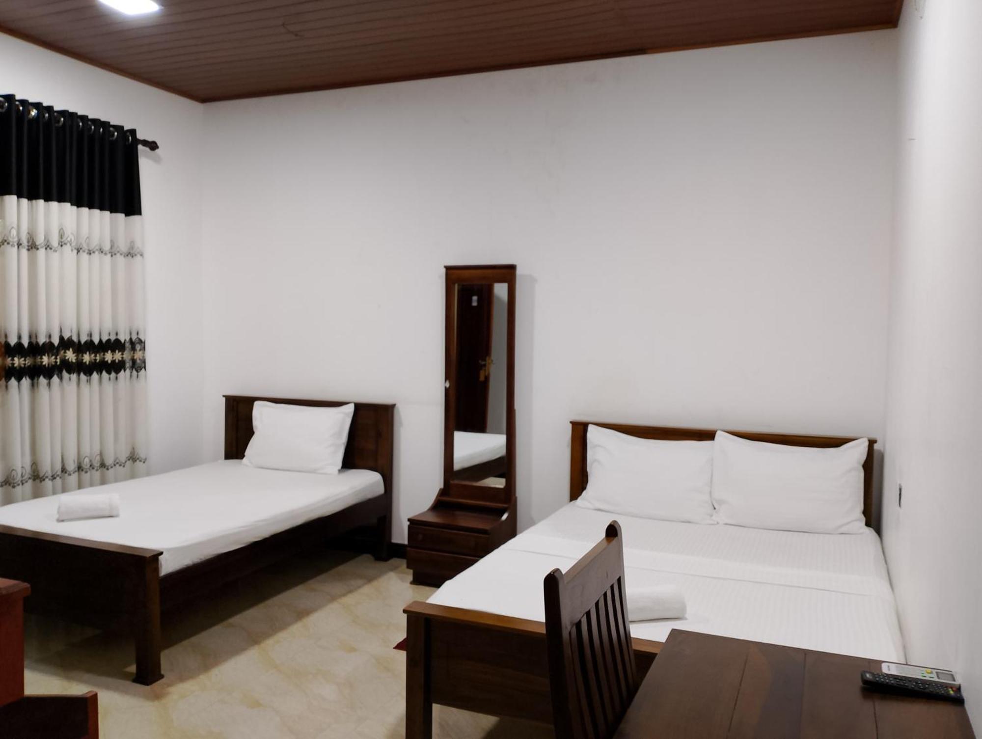 Malindu Yala Gate Hotel Tissamaharama Ngoại thất bức ảnh