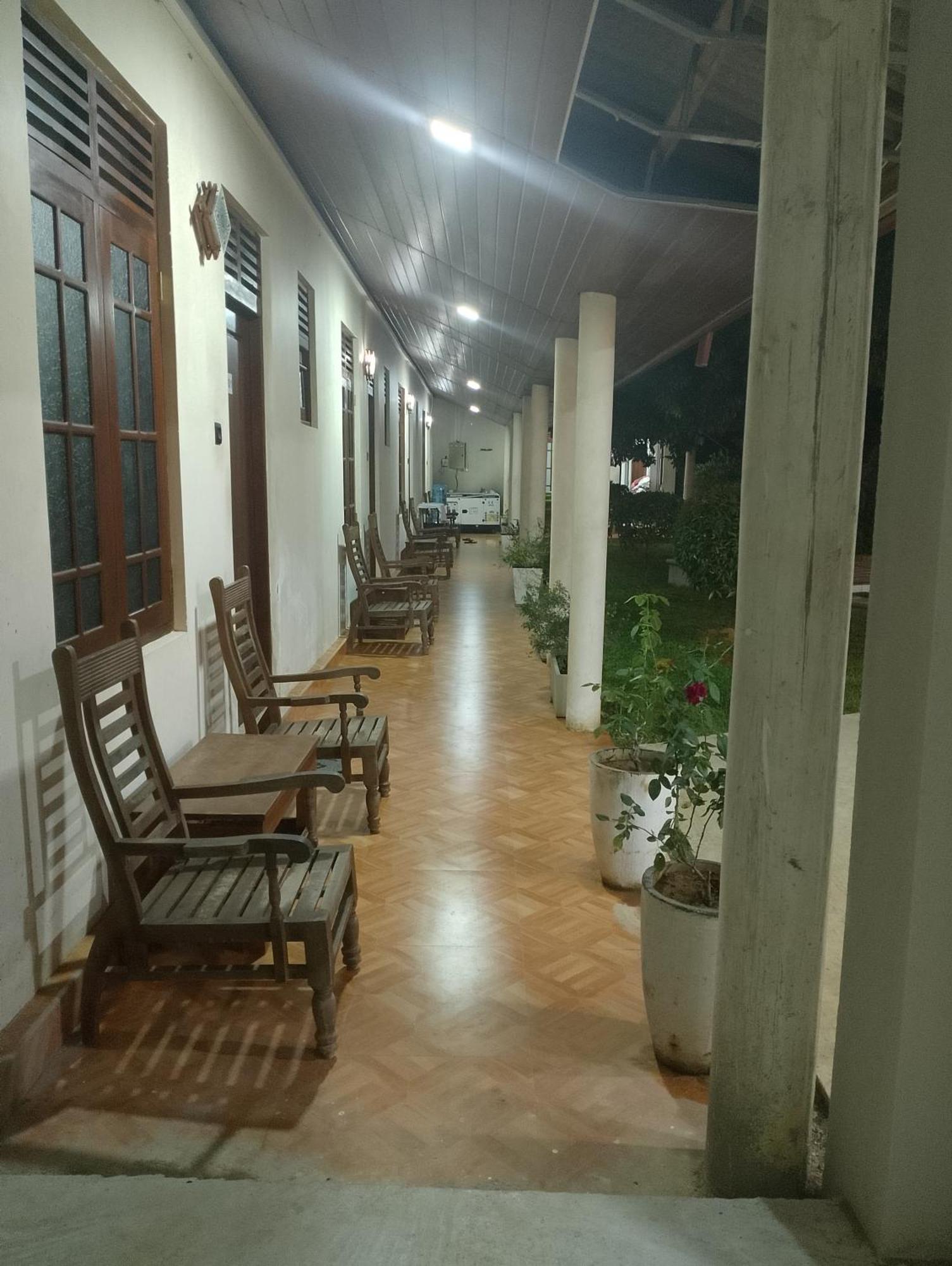 Malindu Yala Gate Hotel Tissamaharama Ngoại thất bức ảnh
