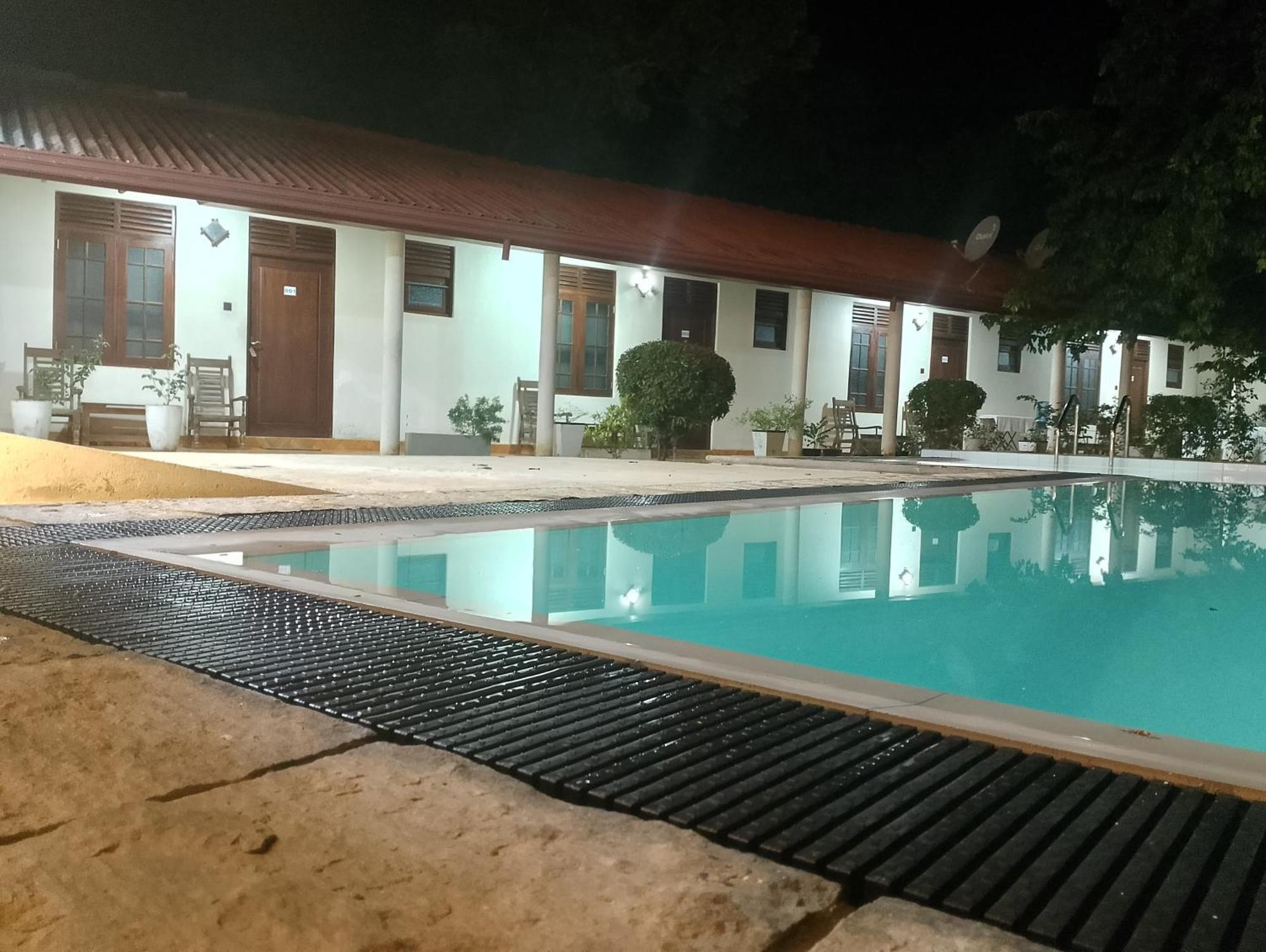 Malindu Yala Gate Hotel Tissamaharama Ngoại thất bức ảnh