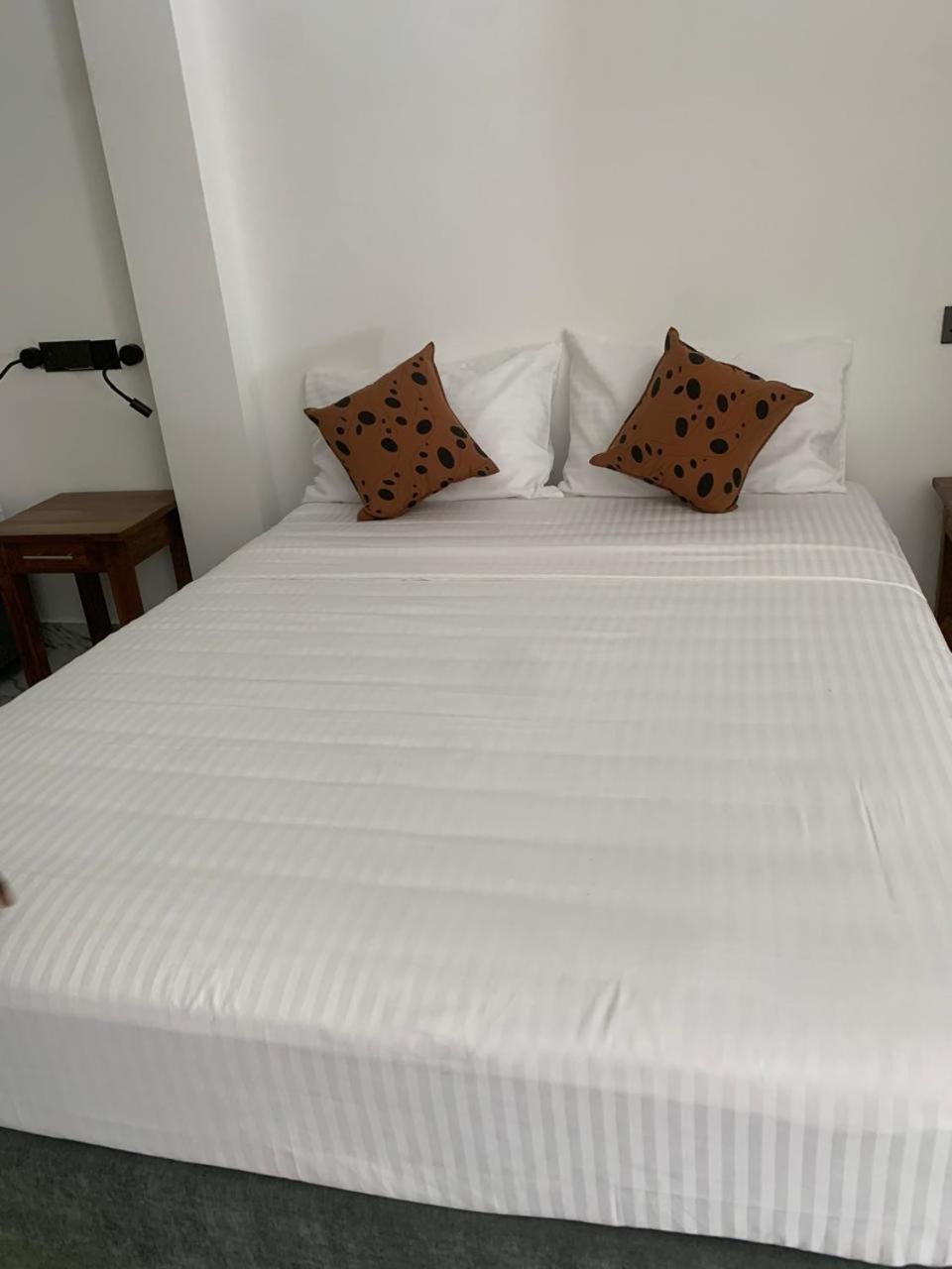 Malindu Yala Gate Hotel Tissamaharama Ngoại thất bức ảnh