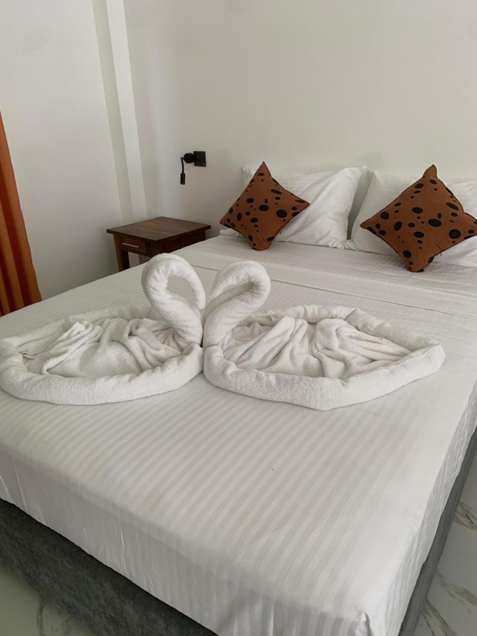 Malindu Yala Gate Hotel Tissamaharama Ngoại thất bức ảnh