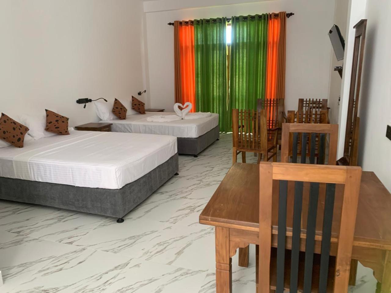 Malindu Yala Gate Hotel Tissamaharama Ngoại thất bức ảnh