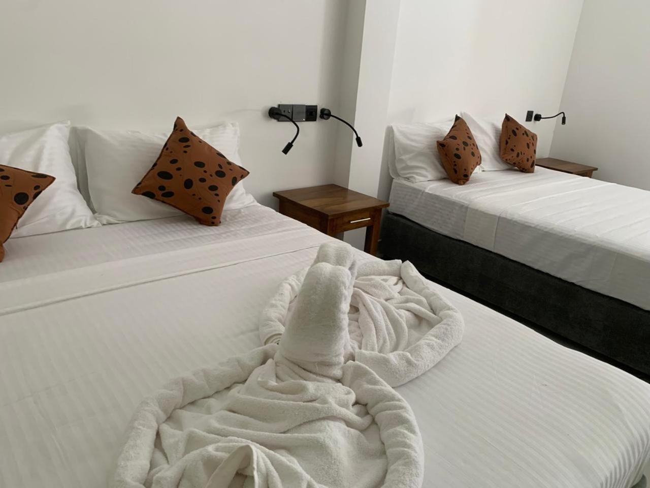 Malindu Yala Gate Hotel Tissamaharama Ngoại thất bức ảnh